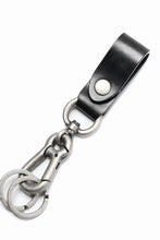 Load image into Gallery viewer, ISAMU KATAYAMA BACKLASH KEY HOLDER / BRIDLE LEATHER (BLACK)