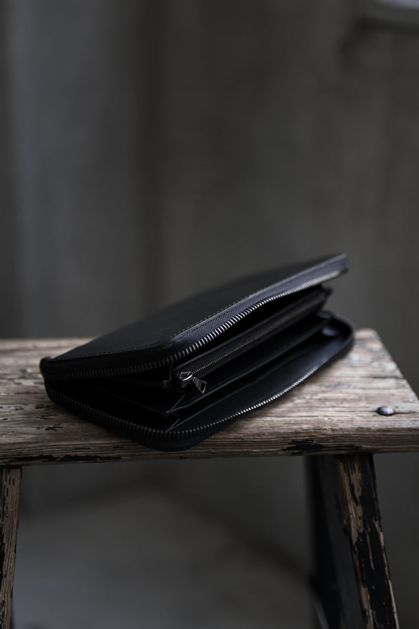 Load image into Gallery viewer, ISAMU KATAYAMA BACKLASH ROUND FASTNER WALLET / GUIDI OILED-CALF (BLACK)
