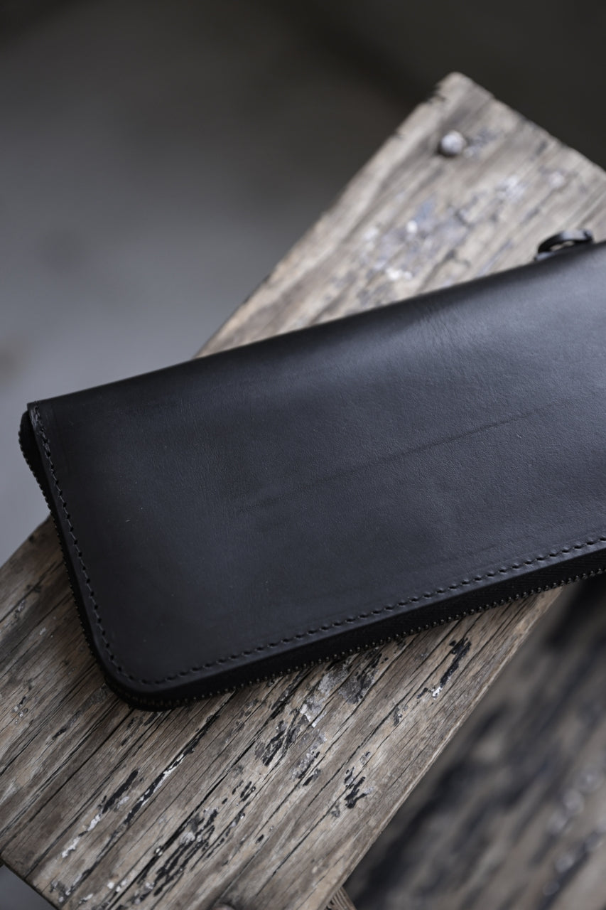 Load image into Gallery viewer, ISAMU KATAYAMA BACKLASH ROUND FASTNER WALLET / GUIDI OILED-CALF (BLACK)