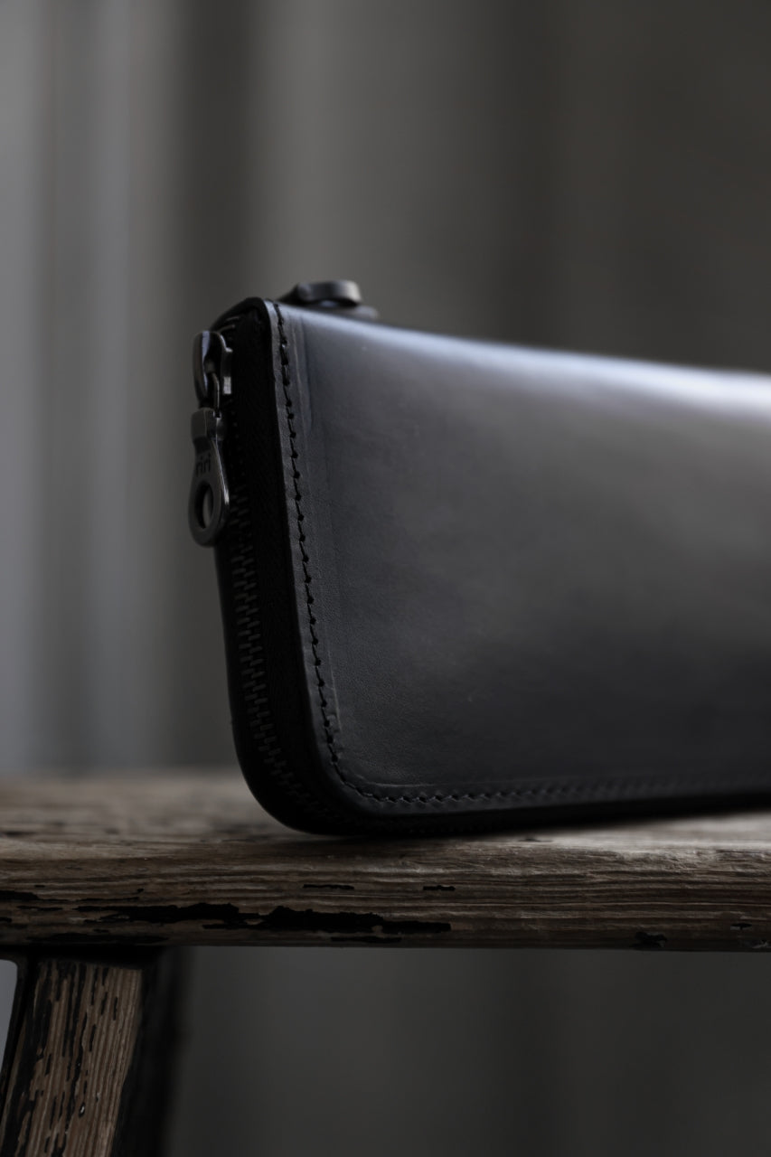 Load image into Gallery viewer, ISAMU KATAYAMA BACKLASH ROUND FASTNER WALLET / GUIDI OILED-CALF (BLACK)
