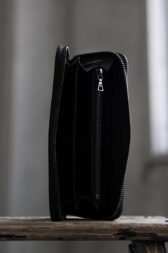 Load image into Gallery viewer, ISAMU KATAYAMA BACKLASH ROUND FASTNER WALLET / GUIDI OILED-CALF (BLACK)