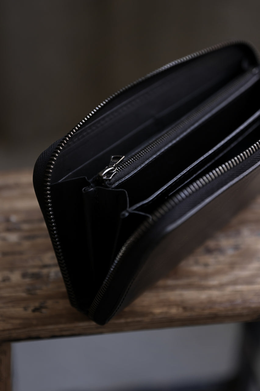 Load image into Gallery viewer, ISAMU KATAYAMA BACKLASH ROUND FASTNER WALLET / GUIDI OILED-CALF (BLACK)