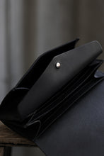 Load image into Gallery viewer, ISAMU KATAYAMA BACKLASH LONG FOLD WALLET / GUIDI OILED-CALF (BLACK)