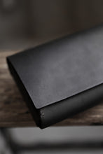 Load image into Gallery viewer, ISAMU KATAYAMA BACKLASH LONG FOLD WALLET / GUIDI OILED-CALF (BLACK)