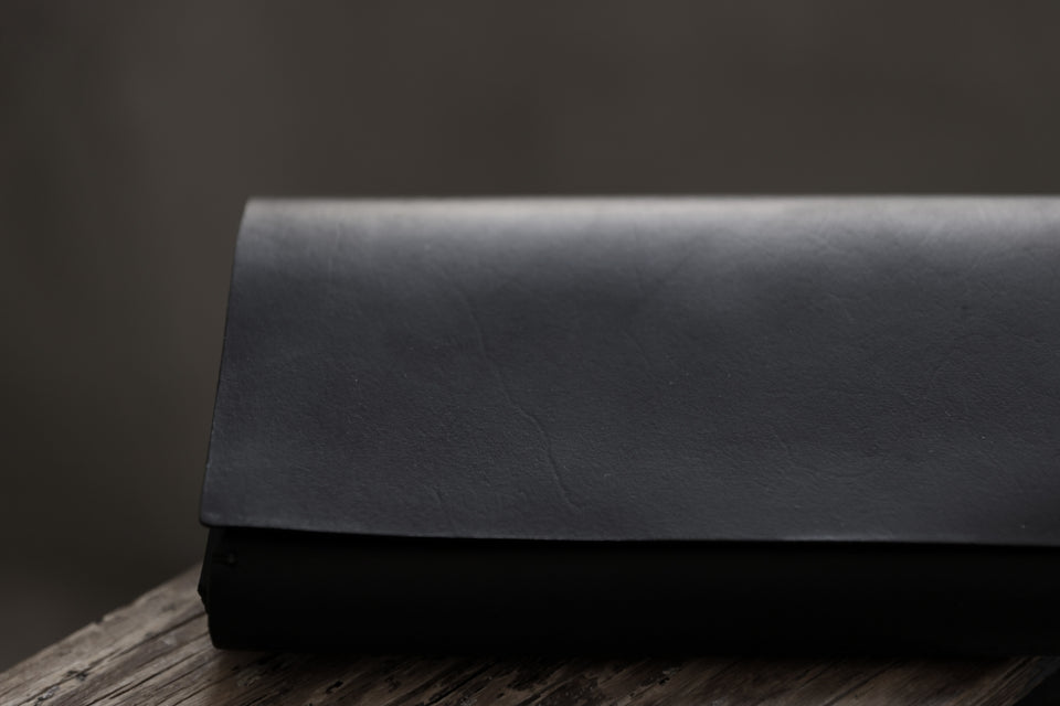 Load image into Gallery viewer, ISAMU KATAYAMA BACKLASH LONG FOLD WALLET / GUIDI OILED-CALF (BLACK)