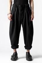 画像をギャラリービューアに読み込む, COLINA W-TUCK PANTS / WASHABLE WOOL TROPICAL (BLACK)