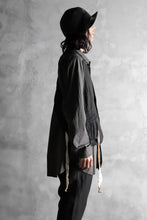 Load image into Gallery viewer, KLASICA CROSS BACK POCKET VEST / RAMIE (CARBON)