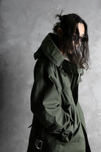 Load image into Gallery viewer, KLASICA WATER FALL MODS COAT / Ventile® UK L24 (OLIVE)