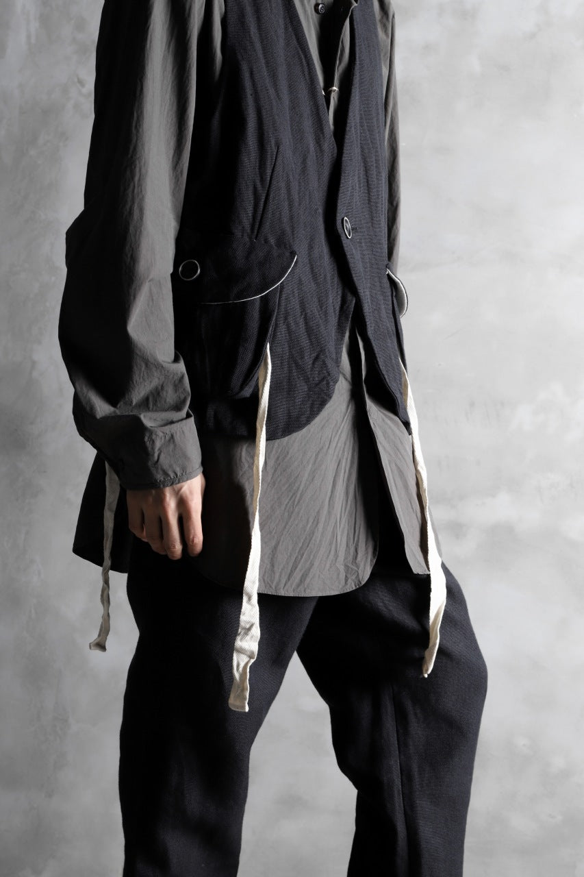 Load image into Gallery viewer, KLASICA CROSS BACK POCKET VEST / RAMIE (CARBON)
