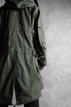 Load image into Gallery viewer, KLASICA WATER FALL MODS COAT / Ventile® UK L24 (OLIVE)