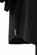 Load image into Gallery viewer, ISAMU KATAYAMA BACKLASH OVER FITTED CUT & SEWN / RANDOM PILE FABRIC (BLACK)
