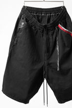 Load image into Gallery viewer, mastermind JAPAN LIGHT OZ SELVEDGE DENIM WORK SHORTS / SPECIAL WATER REPELLENT (BLACK)