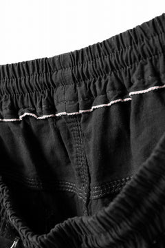 Load image into Gallery viewer, mastermind JAPAN LIGHT OZ SELVEDGE DENIM WORK SHORTS / SPECIAL WATER REPELLENT (BLACK)