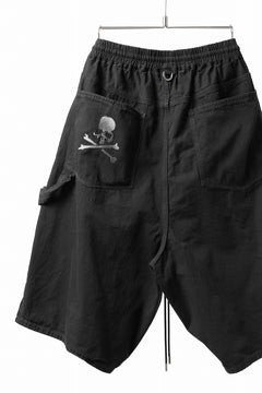 Load image into Gallery viewer, mastermind JAPAN LIGHT OZ SELVEDGE DENIM WORK SHORTS / SPECIAL WATER REPELLENT (BLACK)