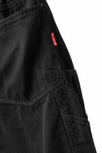 Load image into Gallery viewer, mastermind JAPAN LIGHT OZ SELVEDGE DENIM WORK SHORTS / SPECIAL WATER REPELLENT (BLACK)