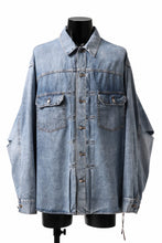 Load image into Gallery viewer, mastermind WORLD LIGHT OZ SELVEDGE DENIM SHIRT / SPECIAL WATER REPELLENT (INDIGO)