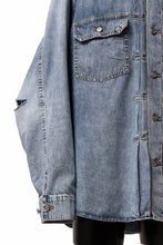 Load image into Gallery viewer, mastermind WORLD LIGHT OZ SELVEDGE DENIM SHIRT / SPECIAL WATER REPELLENT (INDIGO)