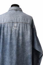 Load image into Gallery viewer, mastermind WORLD LIGHT OZ SELVEDGE DENIM SHIRT / SPECIAL WATER REPELLENT (INDIGO)