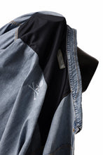 Load image into Gallery viewer, mastermind WORLD LIGHT OZ SELVEDGE DENIM SHIRT / SPECIAL WATER REPELLENT (INDIGO)