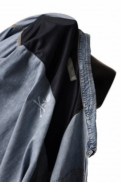 Load image into Gallery viewer, mastermind WORLD LIGHT OZ SELVEDGE DENIM SHIRT / SPECIAL WATER REPELLENT (INDIGO)