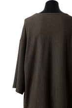 Load image into Gallery viewer, ISAMU KATAYAMA BACKLASH OVER FITTED CUT & SEWN / RANDOM PILE FABRIC (KHAKI)