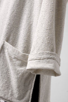Load image into Gallery viewer, ISAMU KATAYAMA BACKLASH LONG SLEEVE CUT & SEWN / RANDOM PILE FABRIC (BEIGE)
