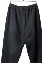 画像をギャラリービューアに読み込む, DEFORMATER.® THREE PROCESSING SWEAT REGULAR PANT - DYED/BIO/FROST EFFECT (VINTAGE BLACK)