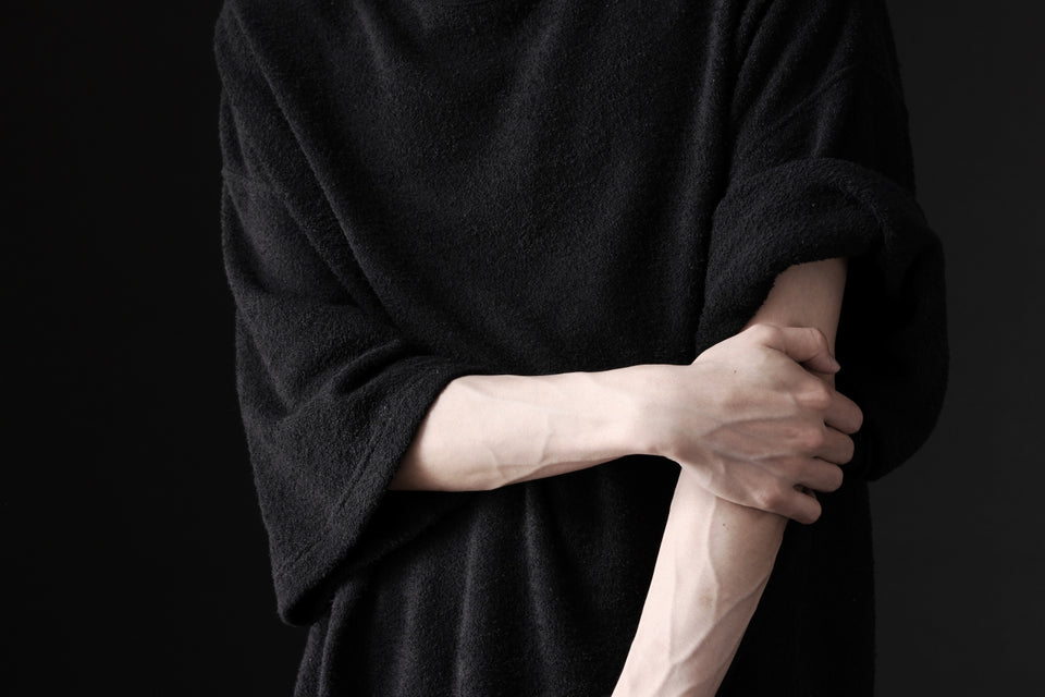 Load image into Gallery viewer, DEFORMATER.® OVER SIZED TOPS / DOUBLE SIDED SOFT PILE (BLACK)