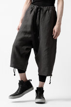 Load image into Gallery viewer, ISAMU KATAYAMA BACKLASH EASY SHORTS / SOFT LINEN (CHARCOAL BLACK)