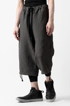 Load image into Gallery viewer, ISAMU KATAYAMA BACKLASH EASY SHORTS / SOFT LINEN (CHARCOAL BLACK)