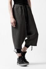 Load image into Gallery viewer, ISAMU KATAYAMA BACKLASH EASY SHORTS / SOFT LINEN (CHARCOAL BLACK)