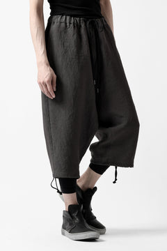 Load image into Gallery viewer, ISAMU KATAYAMA BACKLASH EASY SHORTS / SOFT LINEN (CHARCOAL BLACK)