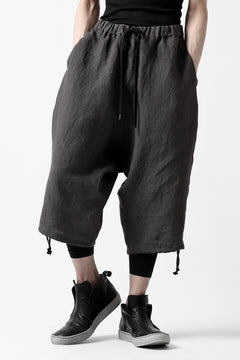 Load image into Gallery viewer, ISAMU KATAYAMA BACKLASH EASY SHORTS / SOFT LINEN (CHARCOAL BLACK)