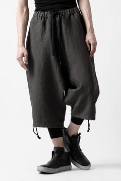 Load image into Gallery viewer, ISAMU KATAYAMA BACKLASH EASY SHORTS / SOFT LINEN (CHARCOAL BLACK)