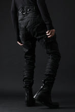 画像をギャラリービューアに読み込む, masnada SLIM JEANS / REPURPOSED STRETCH (BLACK HAND SMEARED RESIN)