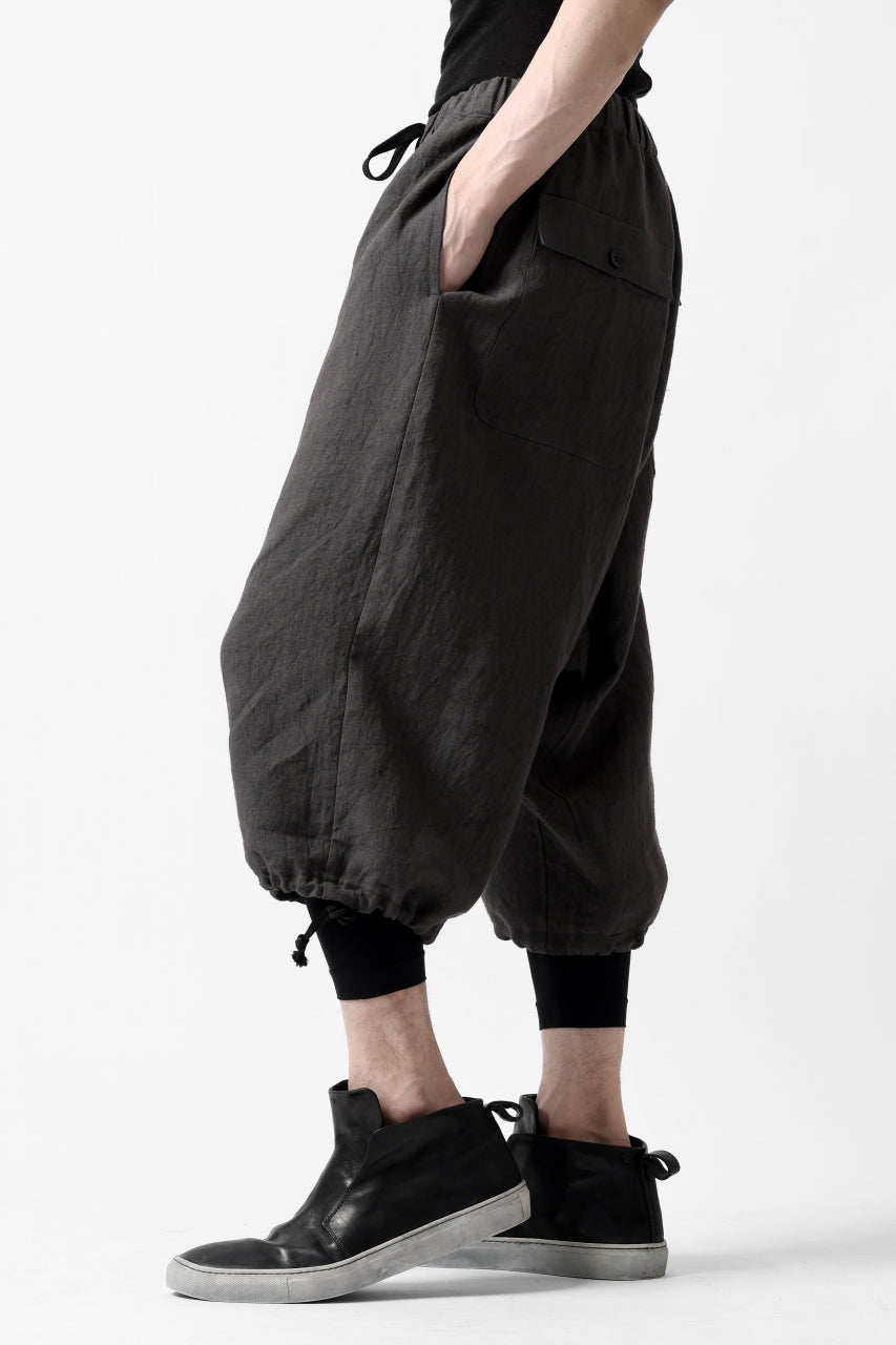 Load image into Gallery viewer, ISAMU KATAYAMA BACKLASH EASY SHORTS / SOFT LINEN (CHARCOAL BLACK)