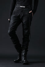 画像をギャラリービューアに読み込む, masnada SLIM JEANS / REPURPOSED STRETCH (BLACK HAND SMEARED RESIN)