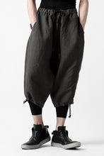 Load image into Gallery viewer, ISAMU KATAYAMA BACKLASH EASY SHORTS / SOFT LINEN (CHARCOAL BLACK)