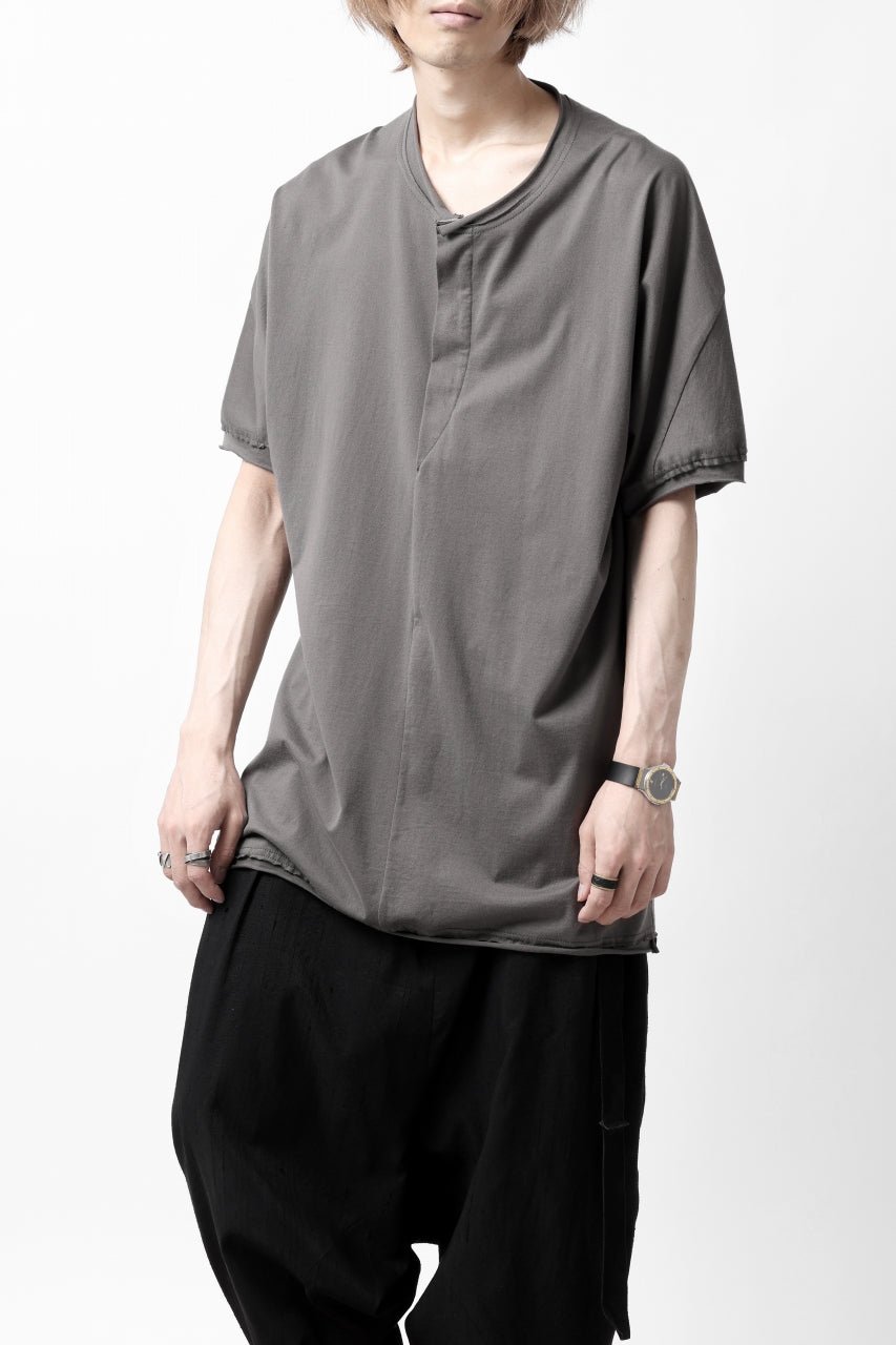 画像をギャラリービューアに読み込む, Hannibal. Hidden Button Placket T-Shirt / adrian 111. (STONE)
