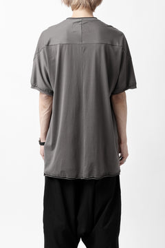 画像をギャラリービューアに読み込む, Hannibal. Hidden Button Placket T-Shirt / adrian 111. (STONE)
