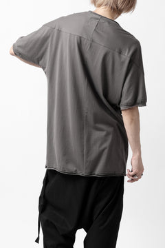 画像をギャラリービューアに読み込む, Hannibal. Hidden Button Placket T-Shirt / adrian 111. (STONE)