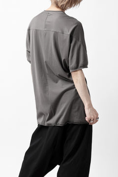 画像をギャラリービューアに読み込む, Hannibal. Hidden Button Placket T-Shirt / adrian 111. (STONE)