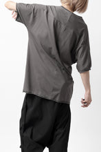 画像をギャラリービューアに読み込む, Hannibal. Hidden Button Placket T-Shirt / adrian 111. (STONE)