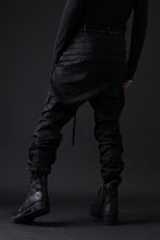 画像をギャラリービューアに読み込む, masnada BAGGY JEANS / REPURPOSED STRETCH (BLACK HAND SMEARED RESIN)