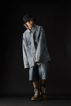 Load image into Gallery viewer, mastermind WORLD LIGHT OZ SELVEDGE DENIM SHIRT / SPECIAL WATER REPELLENT (INDIGO)