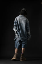 Load image into Gallery viewer, mastermind WORLD LIGHT OZ SELVEDGE DENIM SHIRT / SPECIAL WATER REPELLENT (INDIGO)