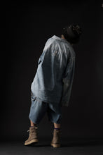 Load image into Gallery viewer, mastermind WORLD LIGHT OZ SELVEDGE DENIM SHIRT / SPECIAL WATER REPELLENT (INDIGO)