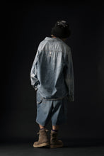Load image into Gallery viewer, mastermind WORLD LIGHT OZ SELVEDGE DENIM SHIRT / SPECIAL WATER REPELLENT (INDIGO)