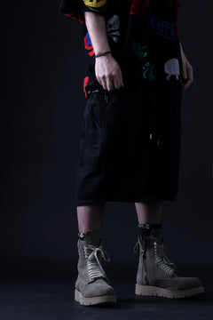 Load image into Gallery viewer, mastermind JAPAN LIGHT OZ SELVEDGE DENIM WORK SHORTS / SPECIAL WATER REPELLENT (BLACK)