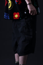 Load image into Gallery viewer, mastermind JAPAN LIGHT OZ SELVEDGE DENIM WORK SHORTS / SPECIAL WATER REPELLENT (BLACK)